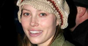 Jessica Biel at the airport a while back, on one of her few off days when she stepped out without makeup