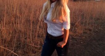 Jessica Simpson shows off svelter figure on the set of a new Weight Watchers ad