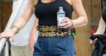 A plumper Jessica Simpson, after her performance at the 99.9 KISS 24th Annual Chili Cook Off