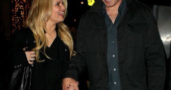 Jessica Simpson and Eric Johnson will be signing a prenup before wedding, says report
