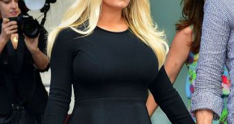 Jessica Simpson has another 10 pounds (4.5 kg) to go to get to her pre-pregnancy weight