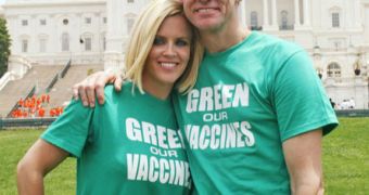 Jenny McCarthy and Jim Carrey broke up 2 years ago but still have unresolved issues