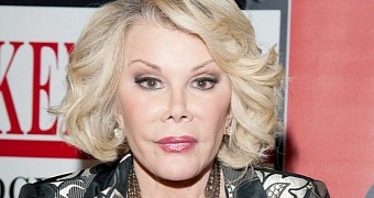Joan Rivers' doctor took time out from the surgery to snap a selfie with the unconscious actress