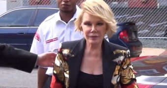 Joan Rivers arrives at NYC book signing, drops two bombs on awaiting paparazzi