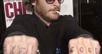 Joaquin Phoenix announcing, in a very unique way, his retirement from acting