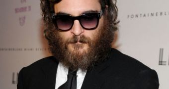 Joaquin Phoenix before the live gig and subsequent altercation with a heckler