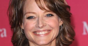 Teenager claims Jodie Foster attacked him, she says he was a pesky paparazzo