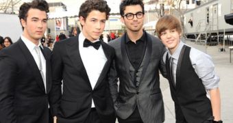 Joe Jonas thinks that the main culprit for Justin Bieber's antics is his father, Jeremy