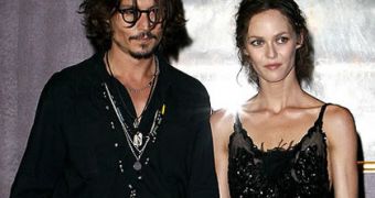 Johnny Depp Flies to France to Reconcile with Vanessa Paradis