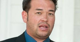 Jon Gosselin has unpleasant encounter with trespassing paparazzo, fires warning shot in the air