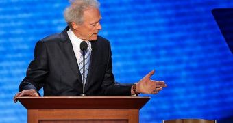 Clint Eastwood talks to a chair / the “invisible Obama” at the Republican National Convention