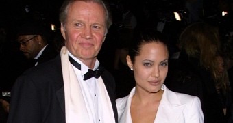 Jon Voight didn’t attend Angelina Jolie’s wedding to Brad Pitt, probably had no idea about it