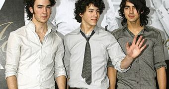 Jonas Brothers will share the experience of their movie with fans at US theaters