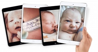 Jonathan, the iBaby, Is Introduced the Apple Way – Gallery