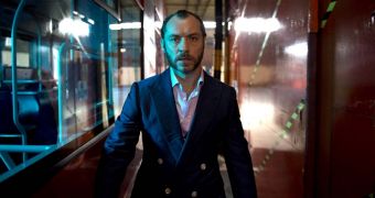 Jude Law in the role of Dom Hemingway