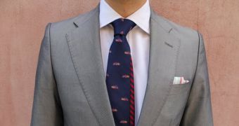 A court hearing was halted because the defense lawyer was not wearing a tie