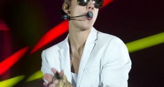 Justin Bieber Attacked in Dubai Concert – Video