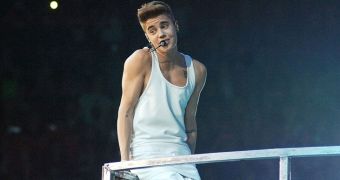 Justin Bieber’s bodyguards smashed camera phones, groped fans in Vienna club