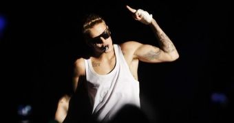Justin Bieber is now on tour, erroneously tweeted about meeting the President of Mexico