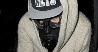 Justin Bieber goes out for dinner in a gas mask in London, hours before passing out on stage