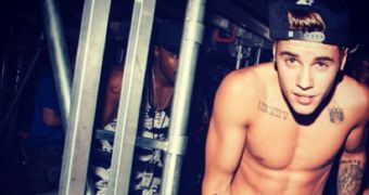 Justin Bieber has taken up the habit of showing off his toned body on social media