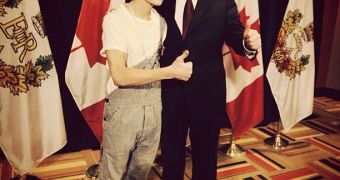 Justin Bieber receives the Diamond Jubilee Medal from Canadian Prime Minister Stephen Harper