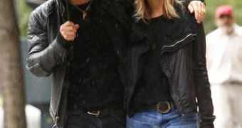 Justin Theroux and Jennifer Aniston go for a rainy stroll in NYC