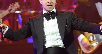 Justin Timberlake Performs at Super Bowl 2013 Party – Video