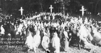 1924 KKK photo is pulled out of competition by organizers