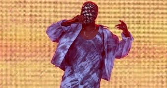 Kanye West gets seriously booed at the Wireless Festival in London because he decided to rant instead of rap