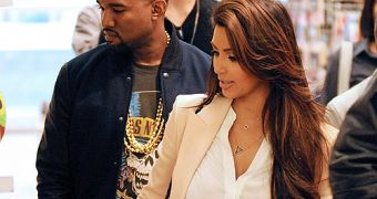 Kanye West Gives Kim Kardashian Fashion Makeover on TV