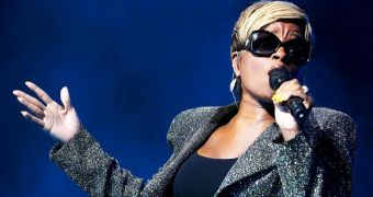 Mary J. Blige could be a performer at the Kim Kardashian - Kanye West wedding