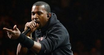Kanye West simply can't stop ranting on stage, he probably thinks he's so edgy