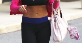 Kate Gosselin leaves gym and goes out on errands, flaunts toned tummy