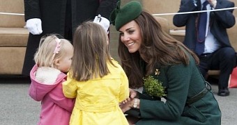 Kate Middleton confirmed to be pregnant with twin girls