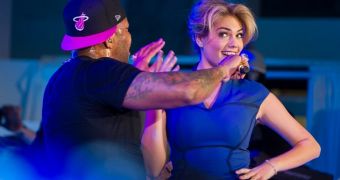 Kate Upton and Flo Rida have fun on stage at recent Samsung convention