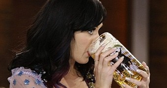 Katy Perry Celebrates University of Mississippi Win with Drinks on the Bar – Video