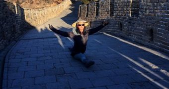 Katy Perry poses for a photo while doing the splits on the Great Wall of China