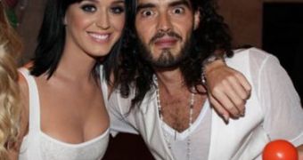 Katy Perry and Russell Brand deny breakup rumors on Twitter