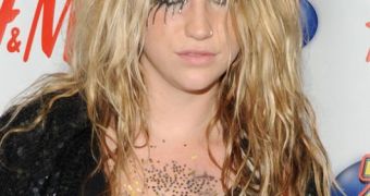 Ke$ha says she couldn’t imagine her makeup without lots and lots of glitter
