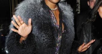 Kelis and her Russian fur hat are criticized by PETA, singer couldn’t possibly care less