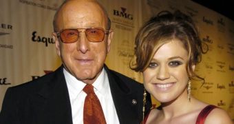 Clive Davis and Kelly Clarkson are now feuding over allegations made in his new autobiography