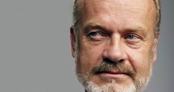 Kelsey Grammer joins Twitter to correct people's grammar, look out!