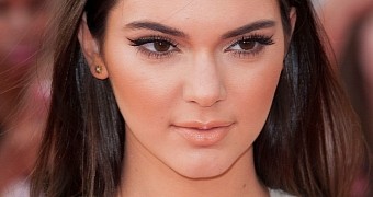 Kendall Jenner loses all her clothes for artsy photo shoot, tries to upstage Kim Kardashian