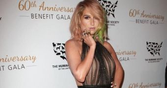 Kesha makes first red carpet appearance since completing rehab program, looks stunning