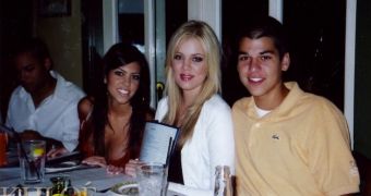 Khloe Kardashian as a blonde in an older family photo: she's basically unrecognizable