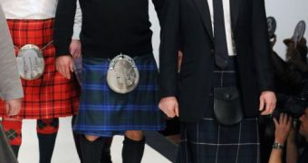 Preparing to moon: Kiefer Sutherland, Chris Noth at the Dress to Kilt charity event