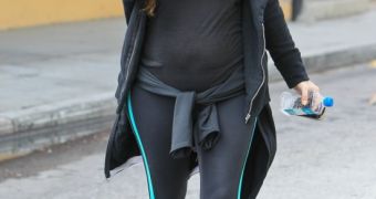 A pregnant Kim Kardashian gets papped on her way to the gym