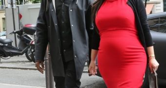 Kanye West and a pregnant Kim Kardashian take in the sights in Paris