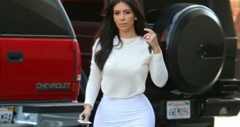 Kim Kardashian steps out in two-piece that emphasizes her insane figure